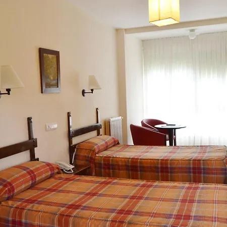 מלון Termas De Liérganes