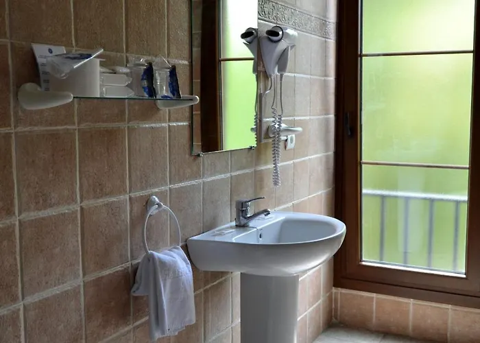 Отель Termas De Льерганес